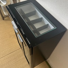 ガラスキャビネットの画像