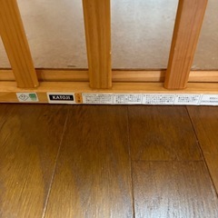 木のベビーベッドの画像