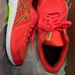 asicsスポーツスニーカーの画像
