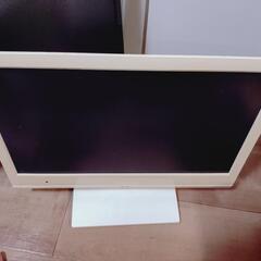PCモニター2台、地デジテレビの画像
