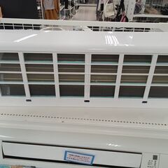 リユースのサカイ栃木店★ジモティ割あり★ TOSHIBA エアコン RAS-K221M 2.2kw 23年製 室内機分解洗浄 TC10067の画像