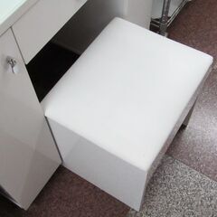 両袖ドレッサー　イス付きの画像