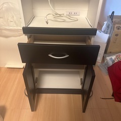 【早い者勝ち】コンセント付き食器棚の画像