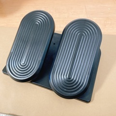 【サンワダイレクト】フットレスト デスク下 足置き台の画像