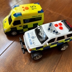 海外のおもちゃ　ミニカー　救急車　パトカーの画像