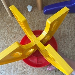 子供用椅子付きピアノの画像