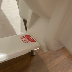 ベビービョルン　ハイチェア+エプロン
の画像