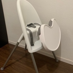 ベビービョルン　ハイチェア+エプロン
の画像