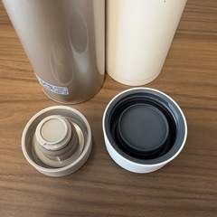水筒2本の画像
