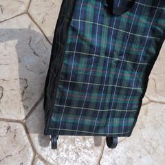 ローラー付き買い物カゴの画像