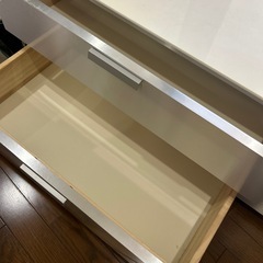 テレビ台　引き出し4つの画像