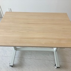 キャスター付き昇降デスクの画像