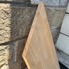 滑らかな木目の斜めカット木材、DIYに最適。  1枚です。 の画像