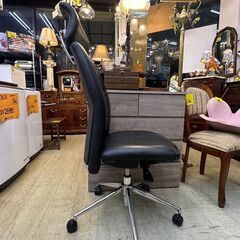 オカムラ VILLAGE オフィスチェア エグゼクティブチェア ■横幅69cm×奥行69cm×高さ113.5～123.5cm■買取帝国 朝霞店 近隣送料無料の画像