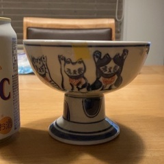 猫のご飯の器の画像