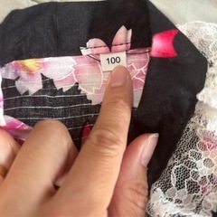 女児　女の子　浴衣　甚平　サイズ100 可愛い 黒、ピンク　フリルつき  の画像