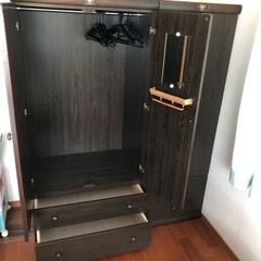 木のタンス2個セットの画像