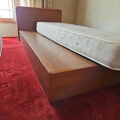 木製シングルベッドの画像