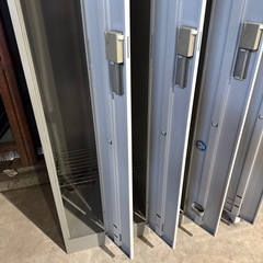 配達応談　オフィス家具 コクヨ 4人用 ロッカー 鍵付 900×520×1790mmの画像