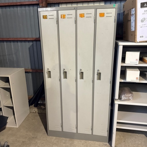 配達応談　オフィス家具 コクヨ 4人用 ロッカー 鍵付 900×520×1790mm