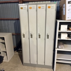 配達応談　オフィス家具 コクヨ 4人用 ロッカー 鍵付 900×...