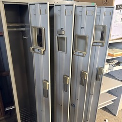 配達応談　オフィス家具 コクヨ 4人用 ロッカー 鍵付 900×520×1790mmの画像