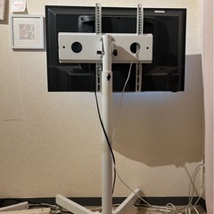 テレビ　32インチ　テレビスタンド付き　の画像