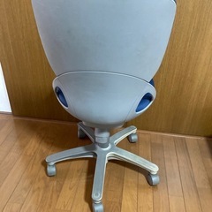 回転イス　青の画像