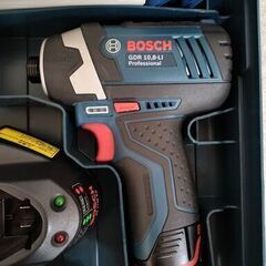 Bosch GDR10.8-LIJ 10.8V コンパクトコードレスインパクトドライバー バッテリー３個・充電器・キャリングケース付 使用少ない！の画像