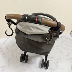 アップリカ　ラクーナクッションAEベビーカー　4輪　折り畳み自立　マグネットの画像