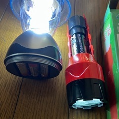 ランタンと単1-3電池どれでも動く懐中電灯の画像