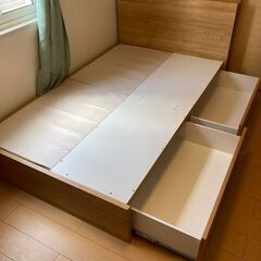  【美品】セミダブルベッド (マットレスつき) Semi-double Bed (includes mattress)の画像
