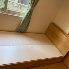  【美品】セミダブルベッド (マットレスつき) Semi-double Bed (includes mattress)の画像