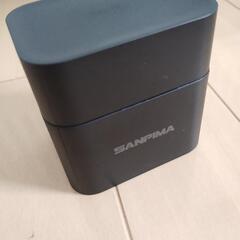 ♪新品・未使用/1.5V充電池8本+充電器♪の画像