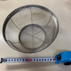 ザル2個とボール(すりこぎ)1個
の画像
