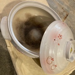 うさぎと桜柄土鍋の画像