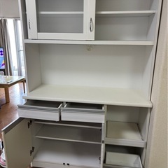 食器棚の画像