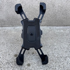 自転車のハンドルの所に付けるスマホホルダーの画像