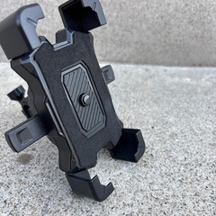 自転車のハンドルの所に付けるスマホホルダーの画像
