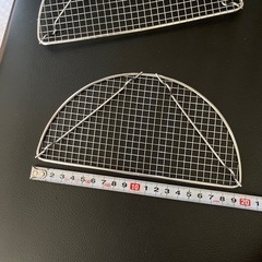 金属製 半円形 網目状パーツ 2枚セットの画像