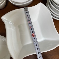 しずく型は売却済です。それ以外の食器の画像