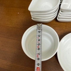 しずく型は売却済です。それ以外の食器の画像