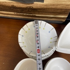 しずく型は売却済です。それ以外の食器の画像