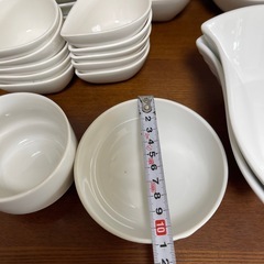 しずく型は売却済です。それ以外の食器の画像