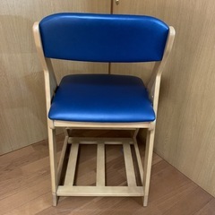 小学生用椅子の画像