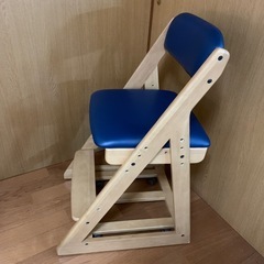小学生用椅子の画像