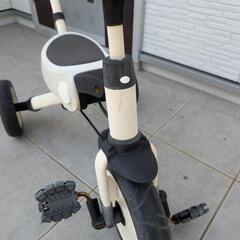 補助ハンドル付き三輪車の画像