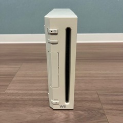 Wii本体　Wii Fitセットの画像