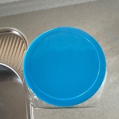 クリアガラス製保存ビン、蓋ブルーの画像