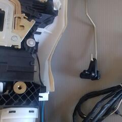 ベンツW220後期型ドアロックイージークローザー付き純正部品の画像